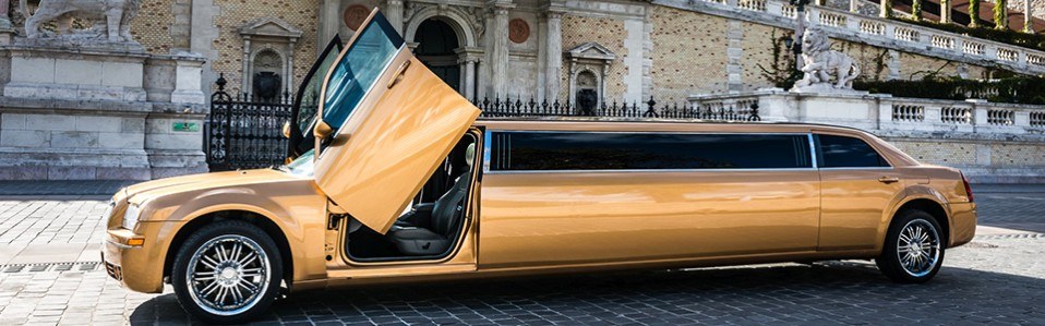 Limuzin bérlés Budapest - Chrysler 300 C arany limuzin bérlés